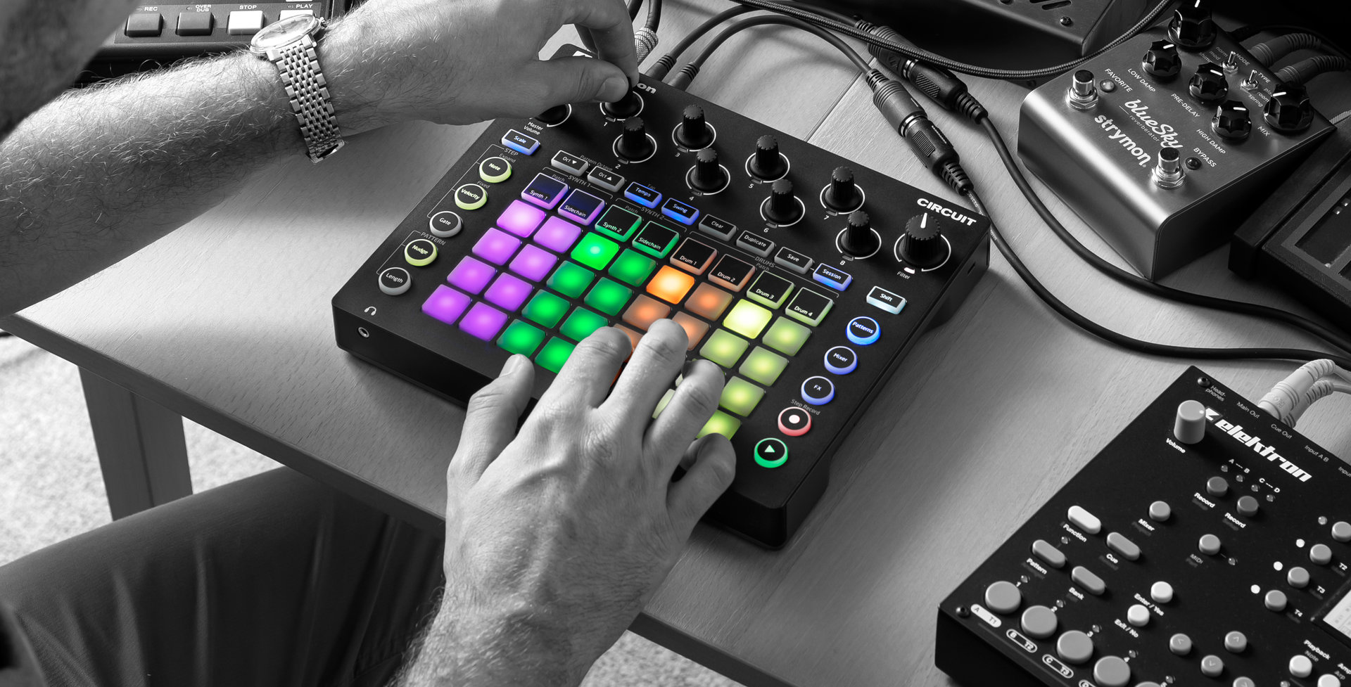 Грувбокс Novation circuit